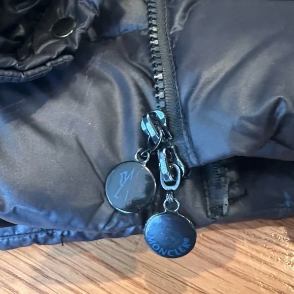 Black down filled puffer coat with removable hood - Picture 4 of 12